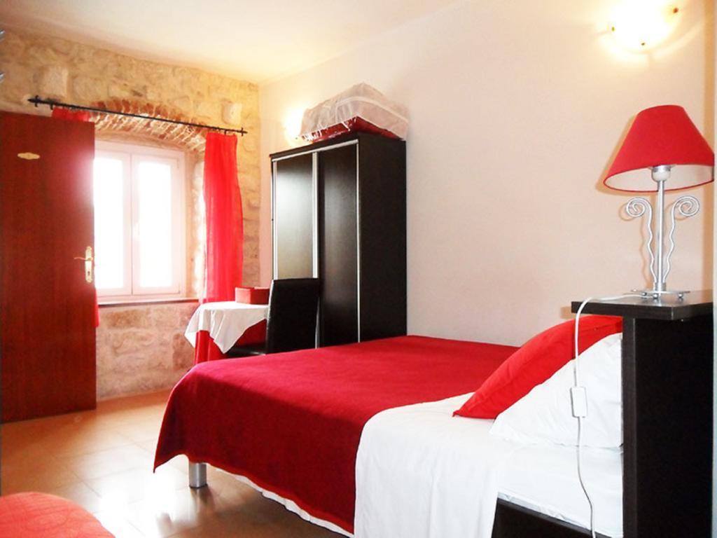 Apartments Riva Trogir Zimmer foto